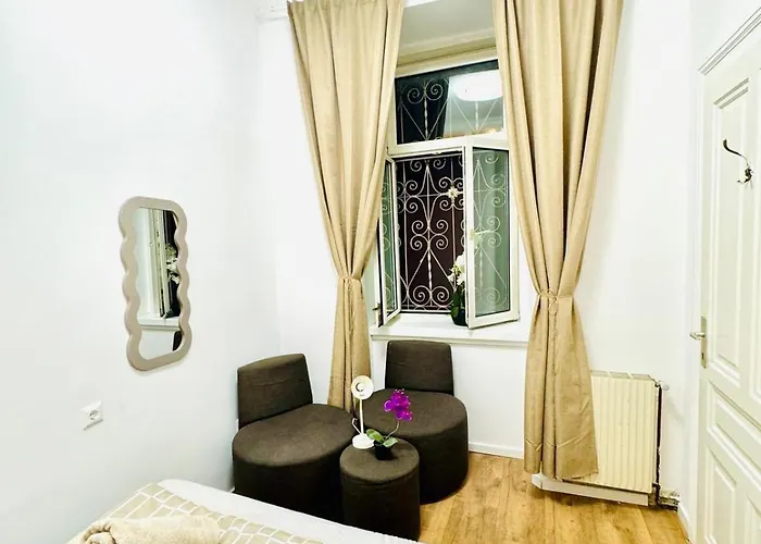 Cozy Private In 9-bedroom Near Augarten *