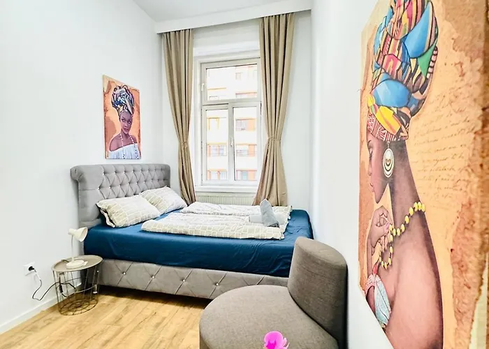 Cozy Private In 9-bedroom Near Augarten Apartment *