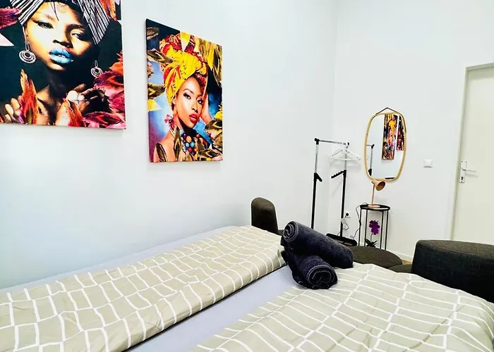 Cozy Private In 9-bedroom Near Augarten Apartment