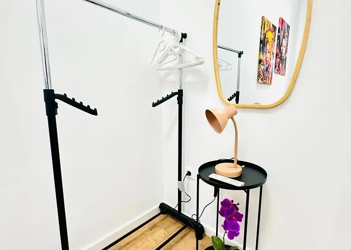 Cozy Private In 9-bedroom Near Augarten Apartment