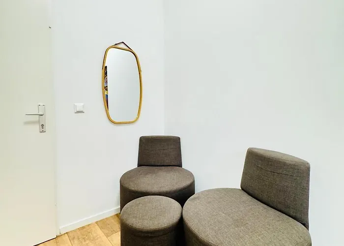 Cozy Private In 9-bedroom Near Augarten Apartment *