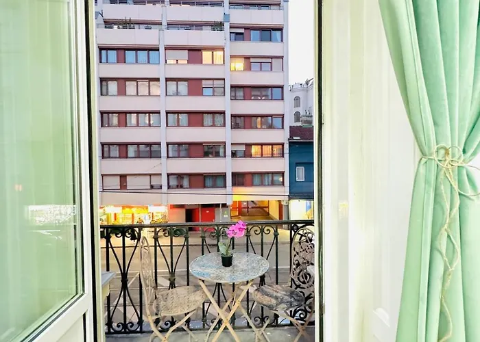 Διαμέρισμα Cozy Private In 9-bedroom Near Augarten *
