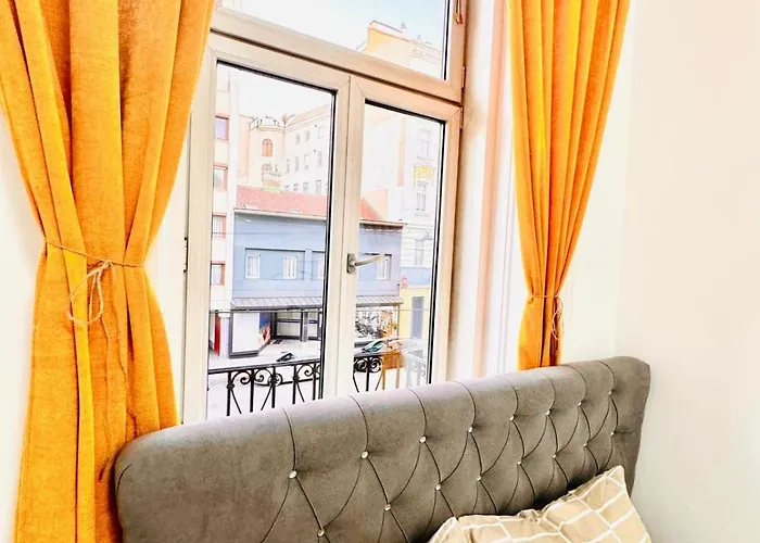 Cozy Private In 9-bedroom Near Augarten