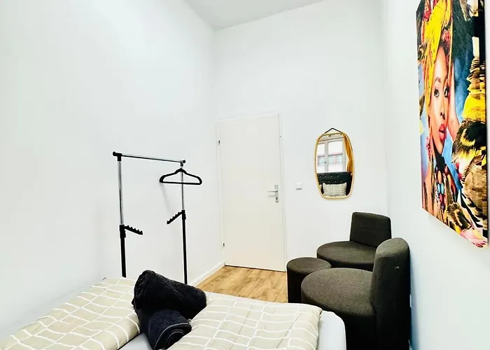 Cozy Private In 9-bedroom Near Augarten Apartmán *