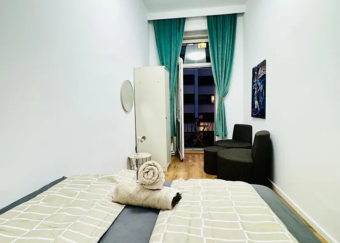 Cozy Private In 9-bedroom Near Augarten