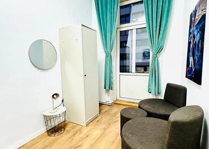 Cozy Private In 9-bedroom Near Augarten Διαμέρισμα