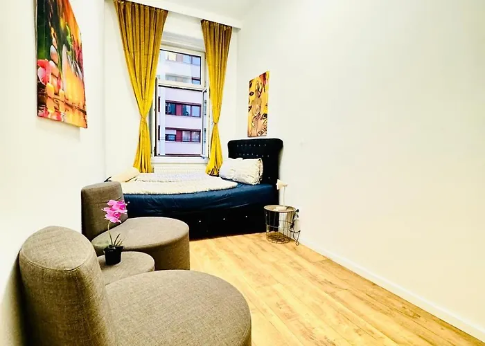 Cozy Private In 9-bedroom Near Augarten Apartment Wien