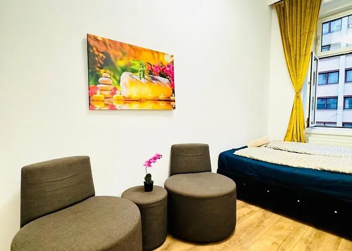 Cozy Private In 9-bedroom Near Augarten