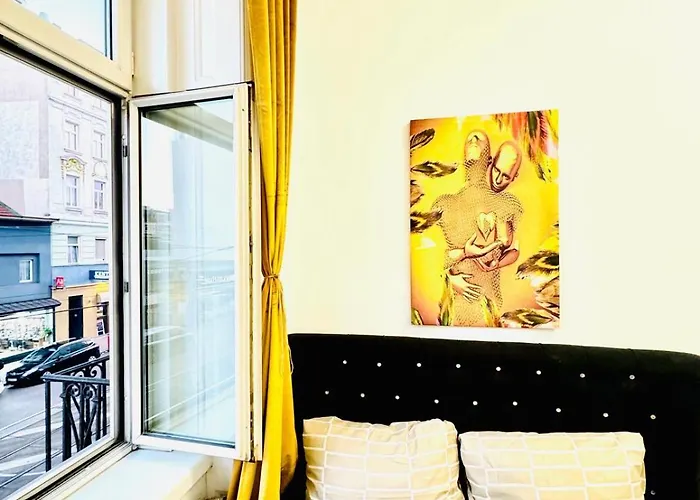 Cozy Private In 9-bedroom Near Augarten *