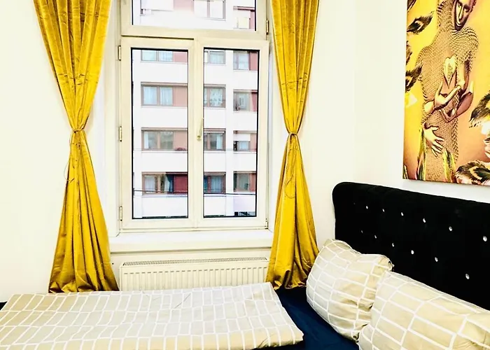 Cozy Private In 9-bedroom Near Augarten Apartmán