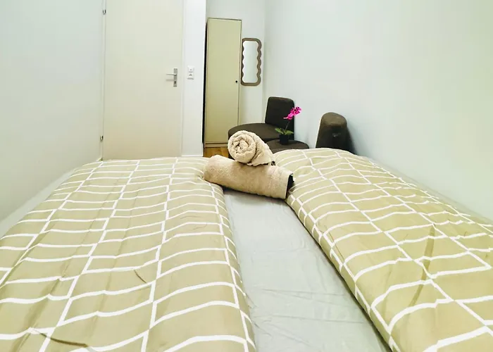 Cozy Private In 9-bedroom Near Augarten Apartment Wien