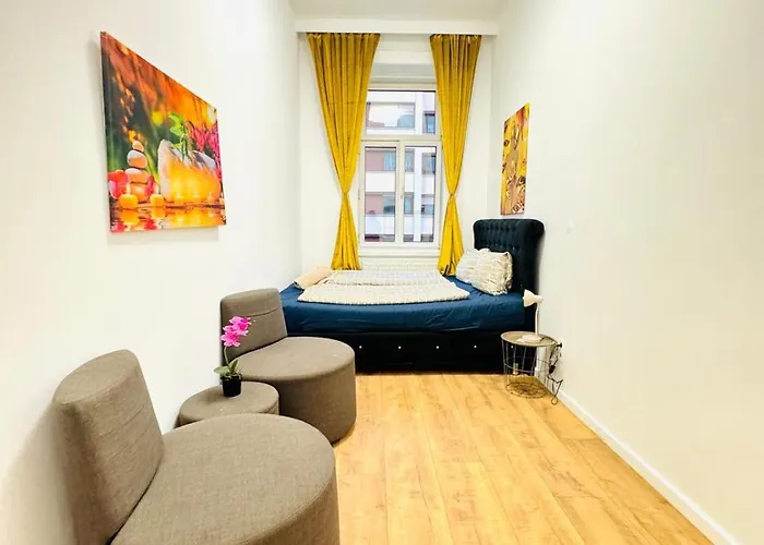 Cozy Private In 9-bedroom Near Augarten