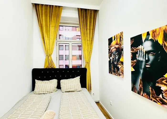Cozy Private In 9-bedroom Near Augarten