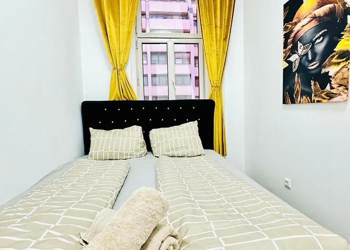 Cozy Private In 9-bedroom Near Augarten Apartment *