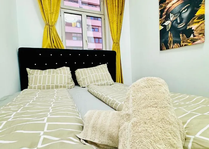 Cozy Private In 9-bedroom Near Augarten *