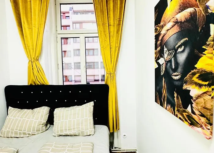 Cozy Private In 9-bedroom Near Augarten Wien