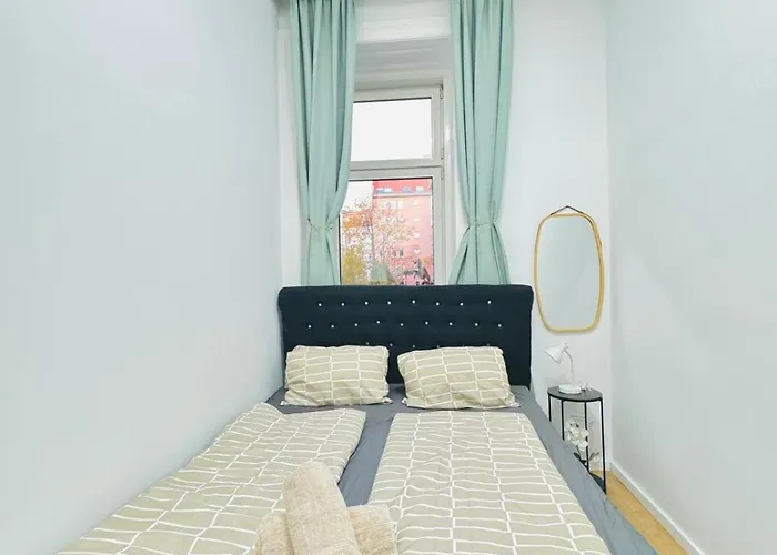 Cozy Private In 9-bedroom Near Augarten Apartment *