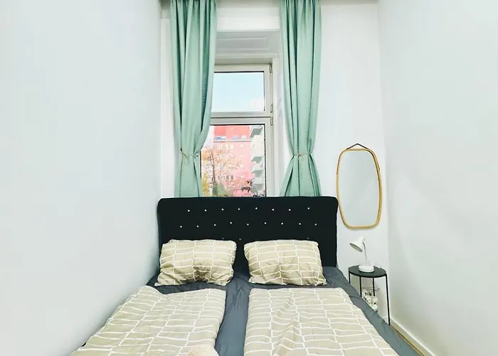 Cozy Private In 9-bedroom Near Augarten Apartment *