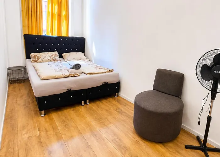 Cozy Private In 9-bedroom Near Augarten