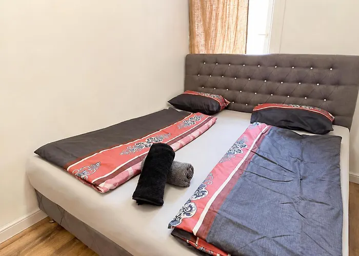 Cozy Private In 9-bedroom Near Augarten Apartmán *