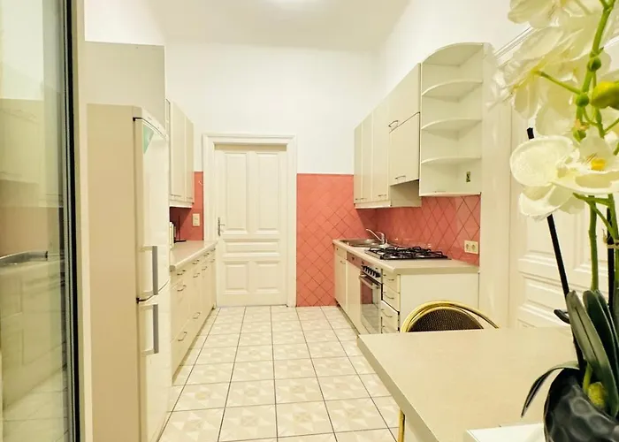 Cozy Private In 9-bedroom Near Augarten Apartmán *