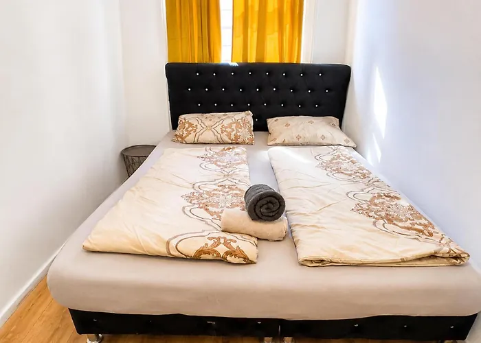 Cozy Private In 9-bedroom Near Augarten Apartmán *